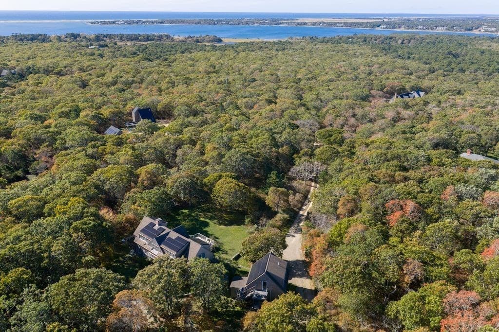 Single Family Residence at 91 Litchfield Rd, Edgartown MA 02539, photo 2 of 38