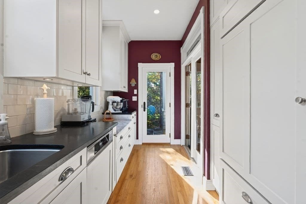 Single Family Residence at 91 Litchfield Rd, Edgartown MA 02539, photo 11 of 38