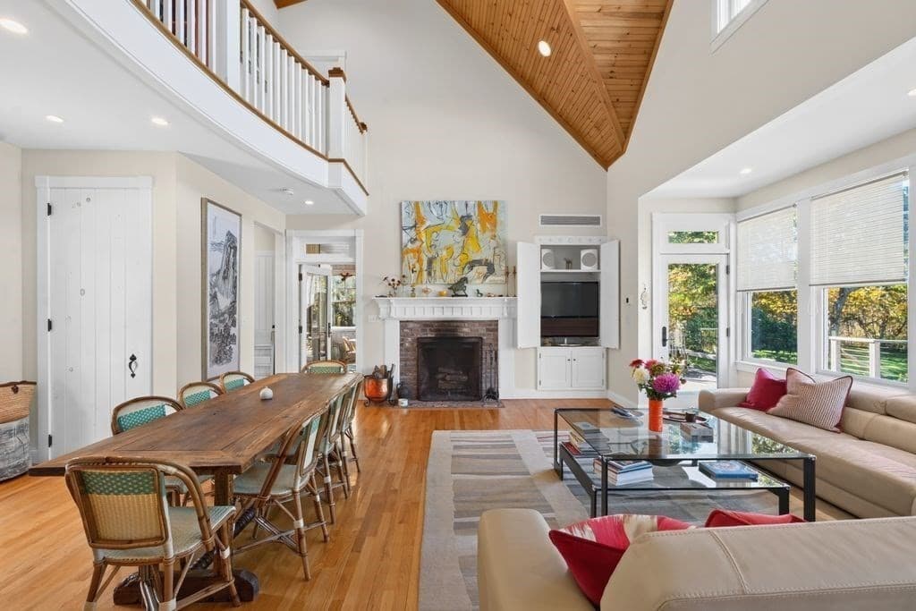 Single Family Residence at 91 Litchfield Rd, Edgartown MA 02539, photo 8 of 38