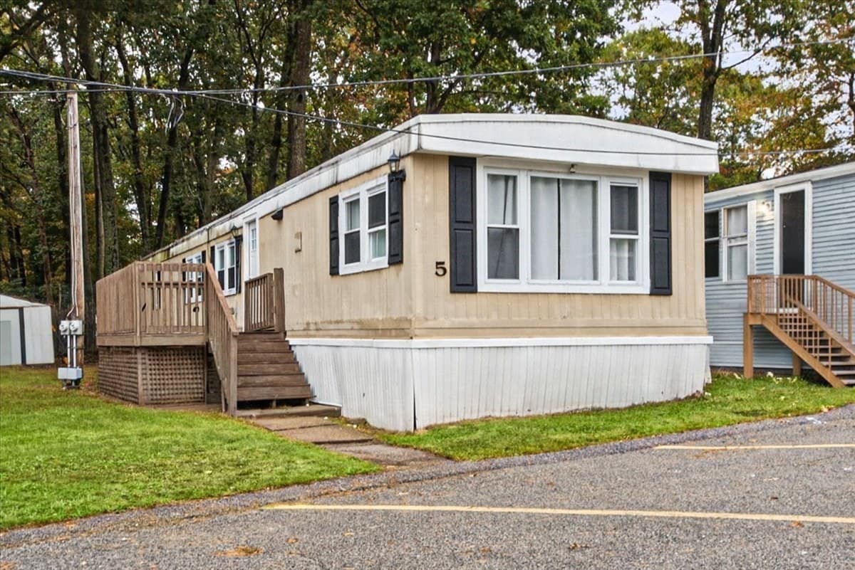 Mobile Home at 5 Alpine St, Rockland MA 02370, photo 5 of 39