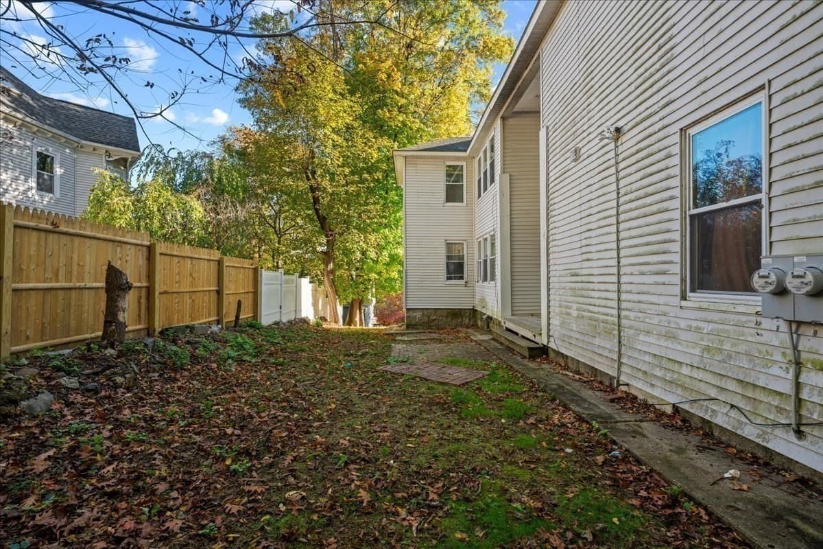 Apartment at 15 Circuit Ave E # 1, Worcester MA 01603, photo 24 of 26