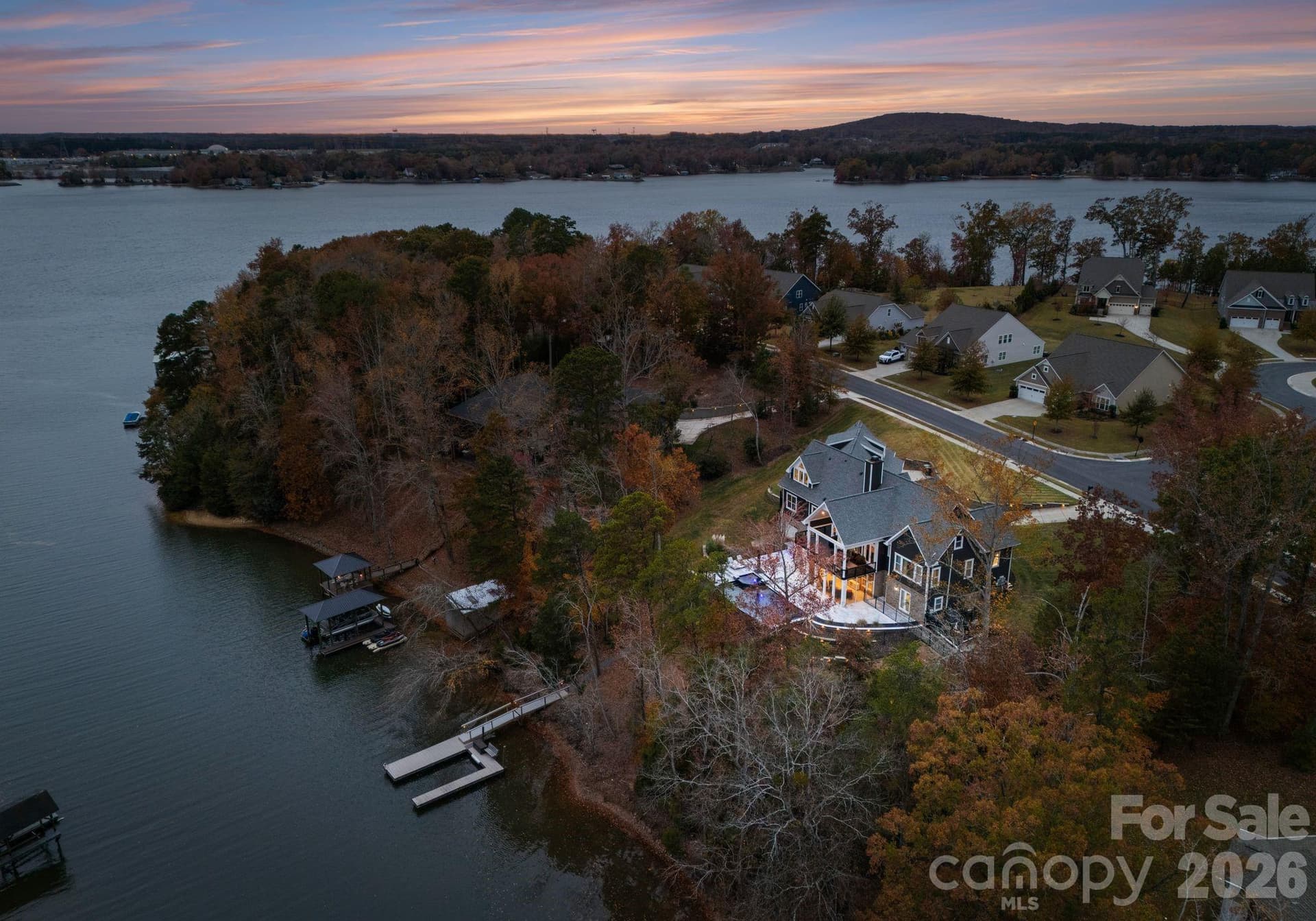 Single Family Residence at 16312 Cozy Cove Road, Charlotte, photo 3 of 51
