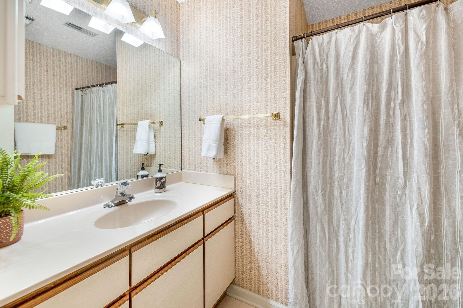 primary bathroom - 2604 Vineyard Boulevard, Asheville
