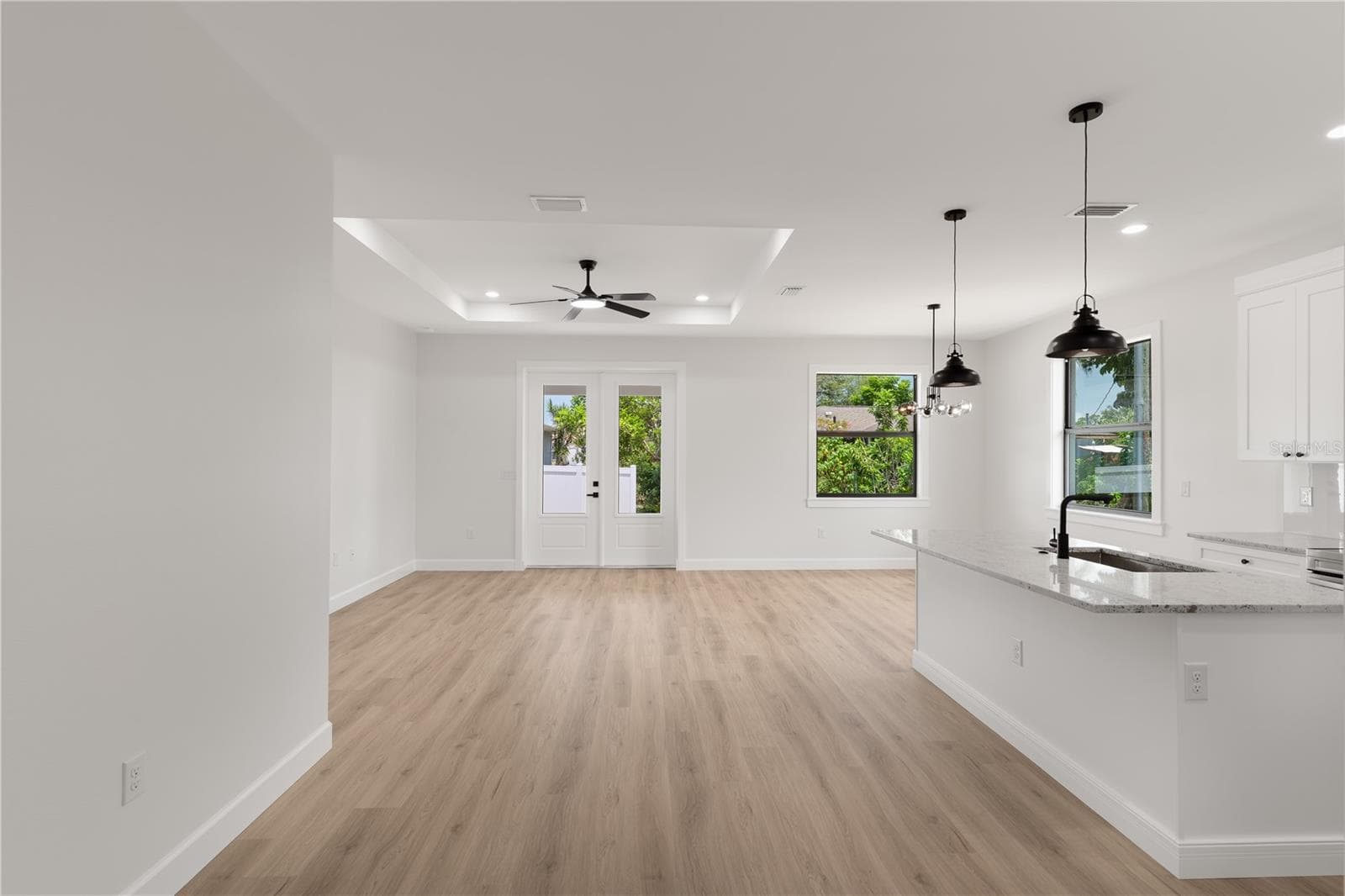 Single Family Residence at 923 CUMBERLAND RD, VENICE, photo 5 of 18