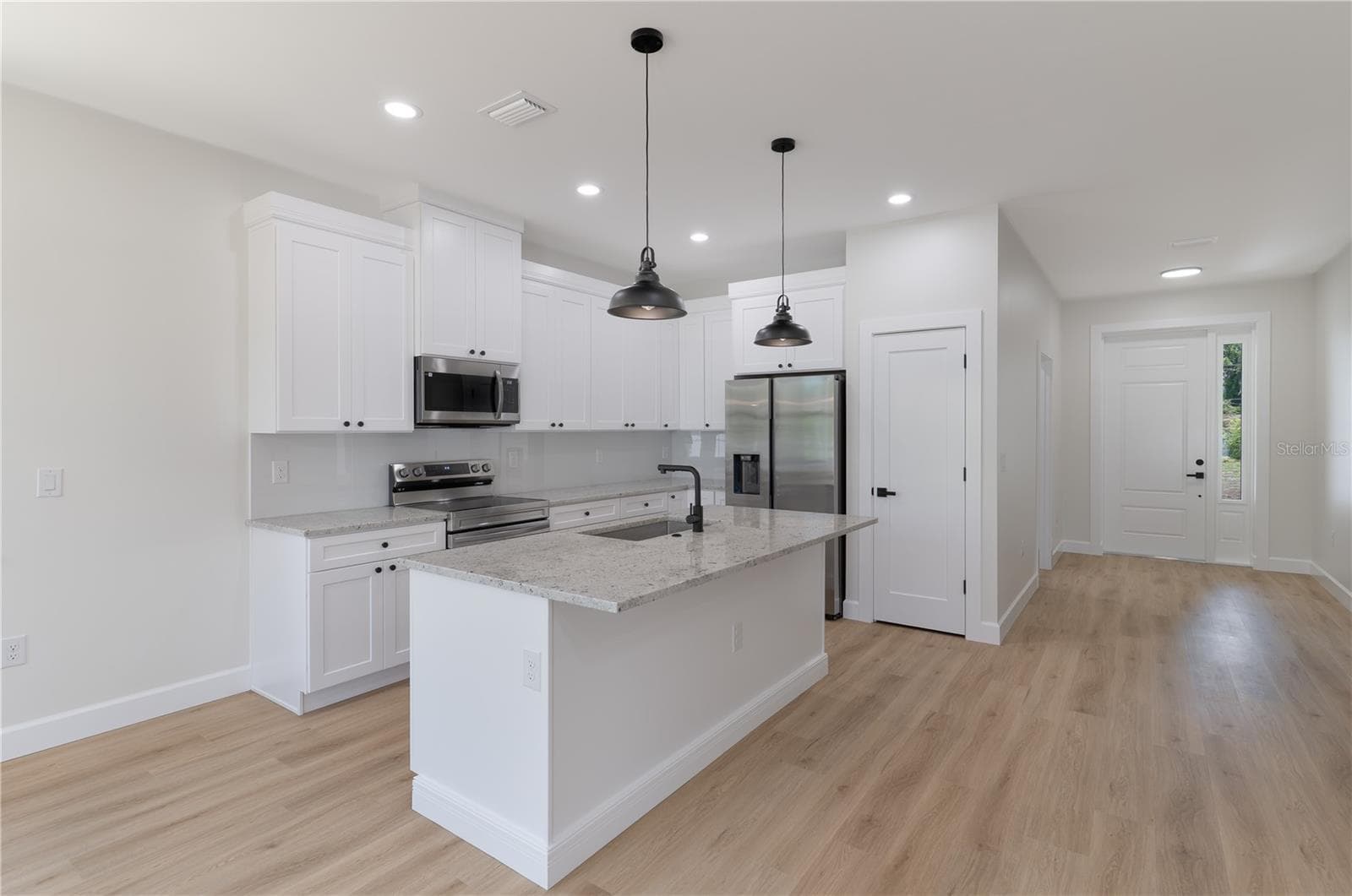 Single Family Residence at 923 CUMBERLAND RD, VENICE, photo 7 of 18