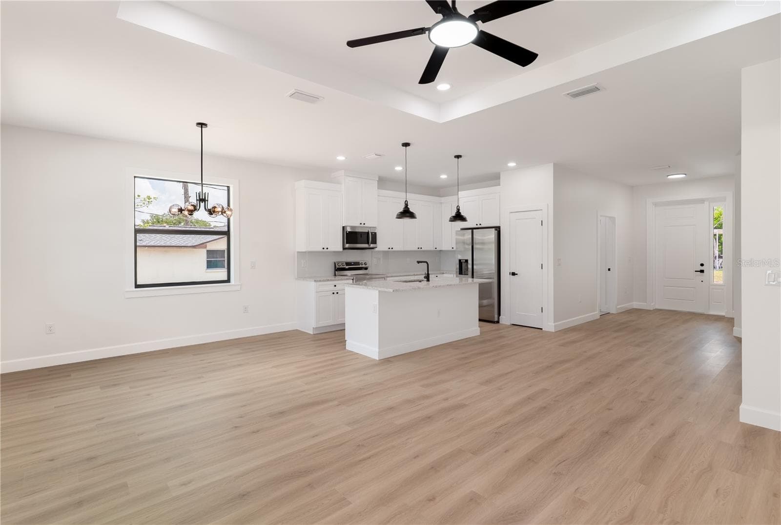 Single Family Residence at 923 CUMBERLAND RD, VENICE, photo 12 of 18
