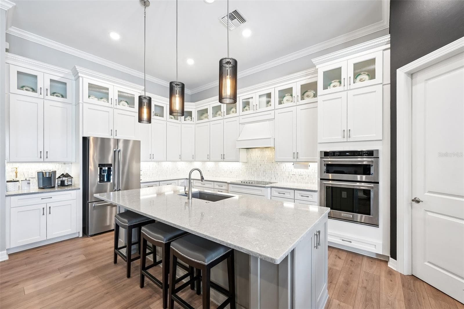 Single Family Residence at 13356 VERANDI ST, VENICE, photo 4 of 69
