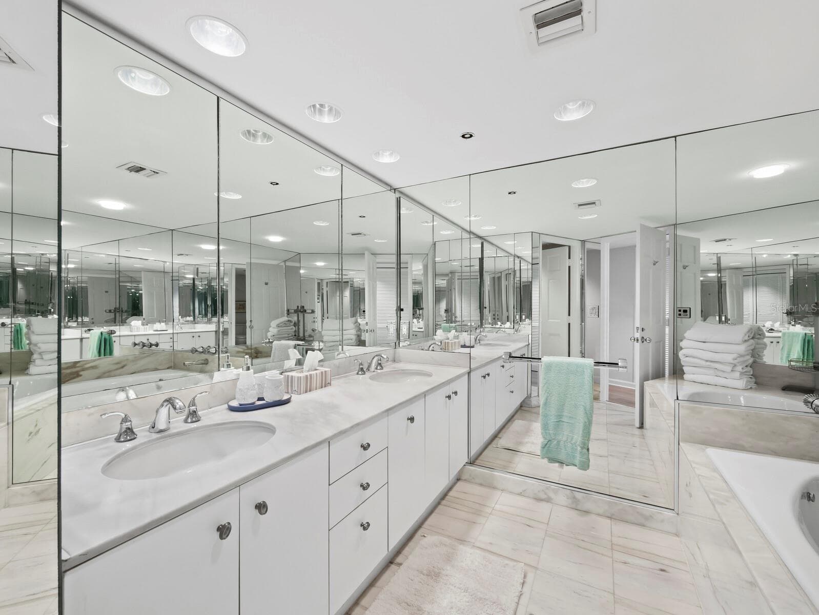Condominium at 775 LONGBOAT CLUB RD #405, LONGBOAT KEY, photo 22 of 61
