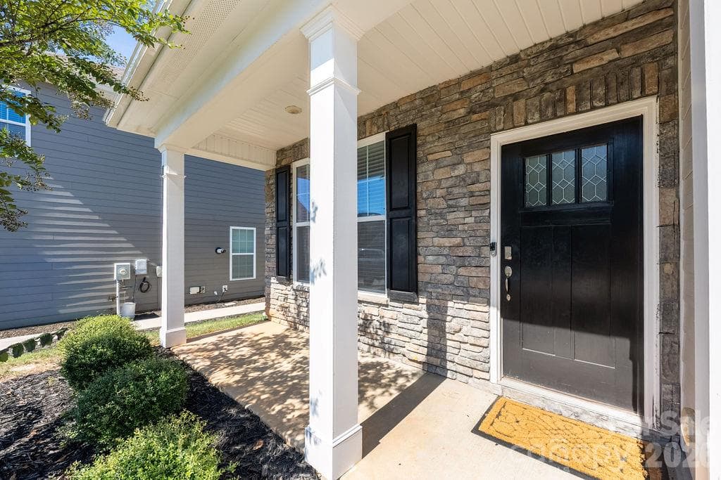 Single Family Residence at 108 Northstone Road, Mooresville, photo 3 of 45
