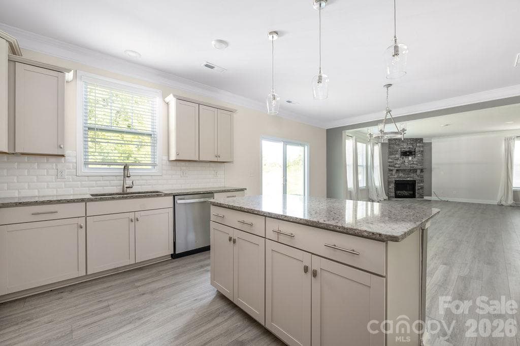 Single Family Residence at 108 Northstone Road, Mooresville, photo 13 of 45