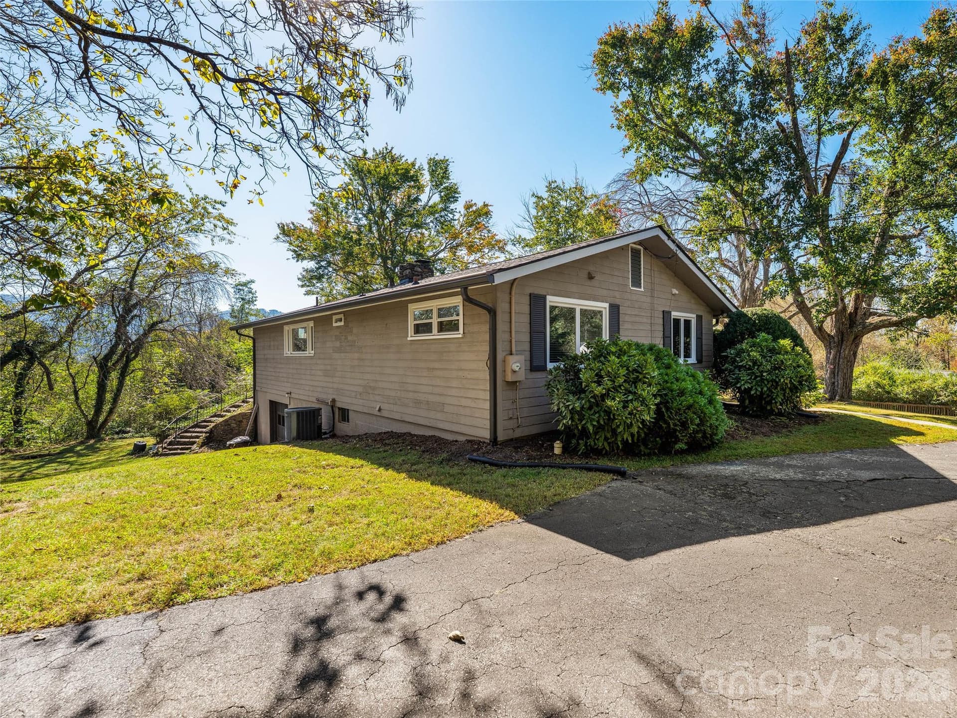 Single Family Residence at 115 Wild Cherry Road, Asheville, photo 32 of 38