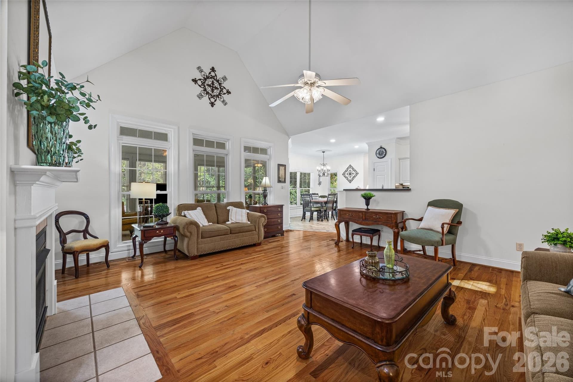 Cathedral ceiling in great room - 2005 Westridge Drive, Rock Hill