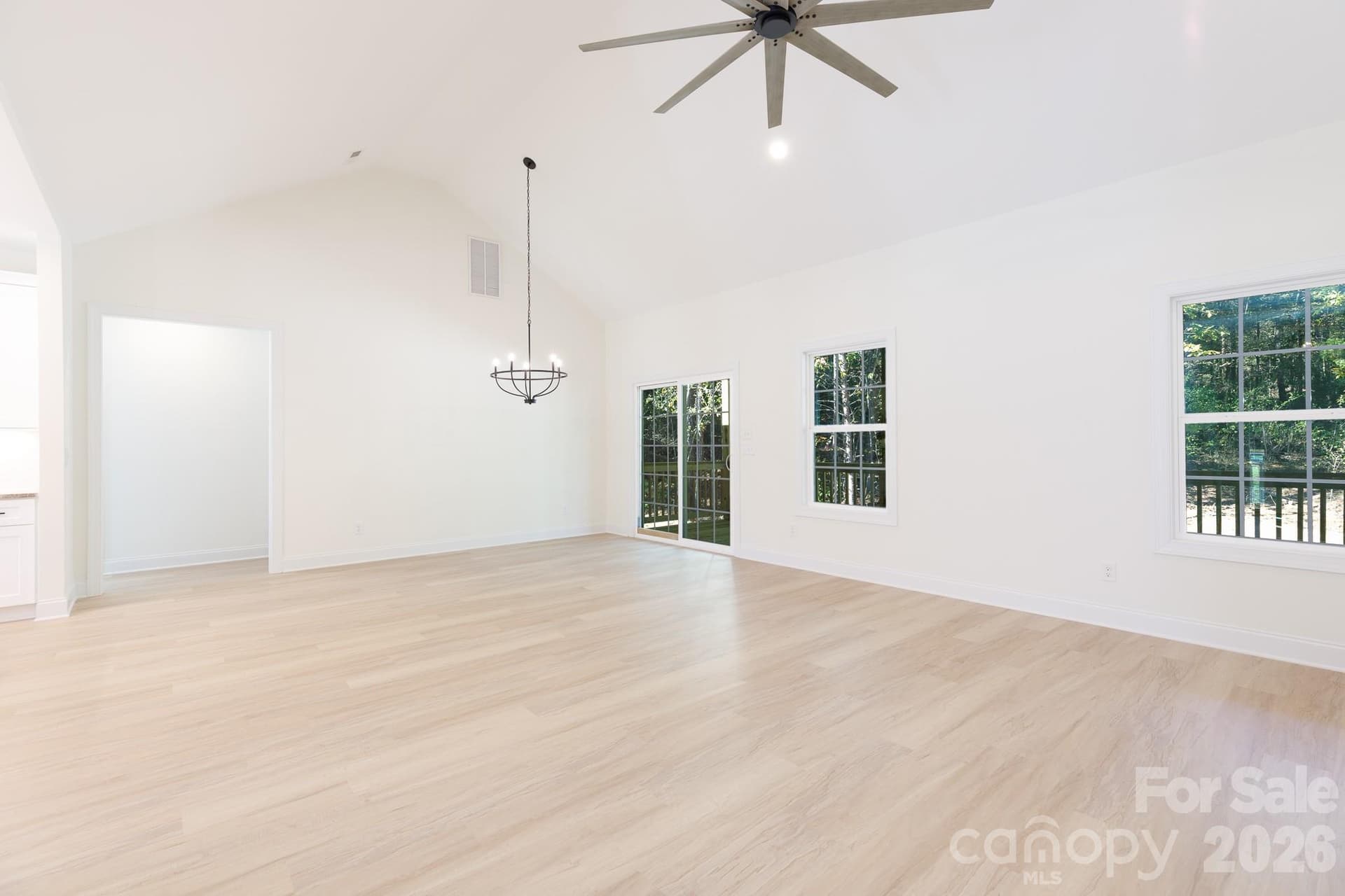 Single Family Residence at 2030 Hunters Creek Lane, Rock Hill, photo 4 of 32