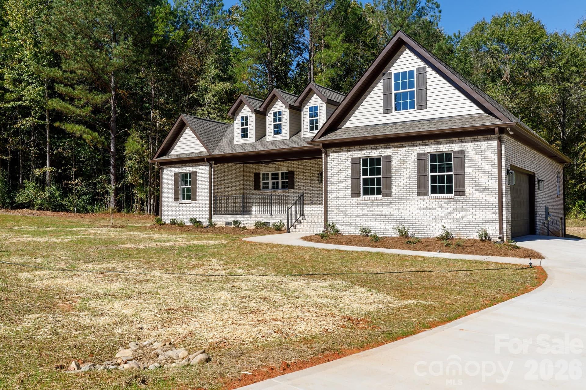 Single Family Residence at 2030 Hunters Creek Lane, Rock Hill, photo 5 of 32