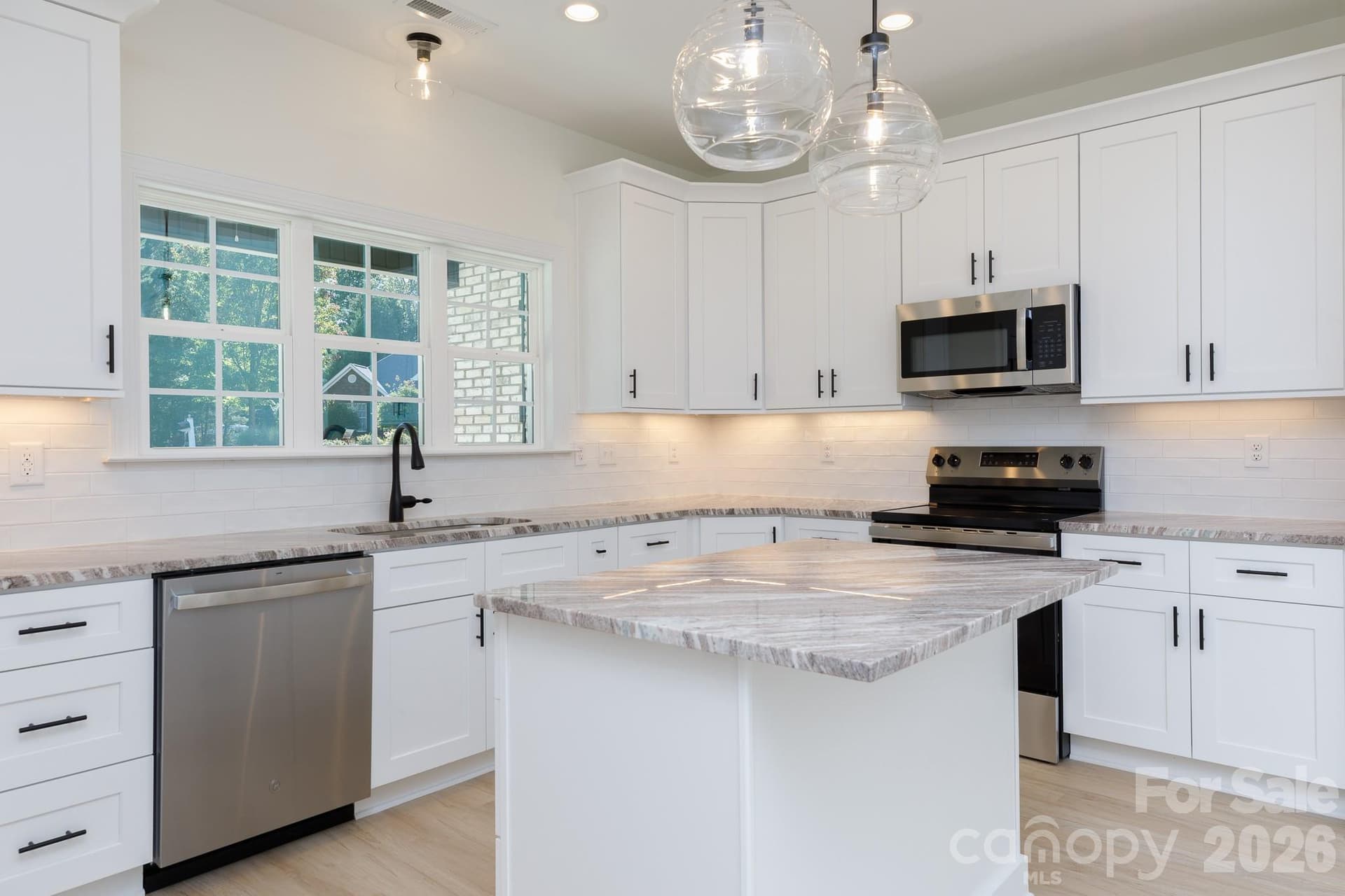 Single Family Residence at 2030 Hunters Creek Lane, Rock Hill, photo 11 of 32