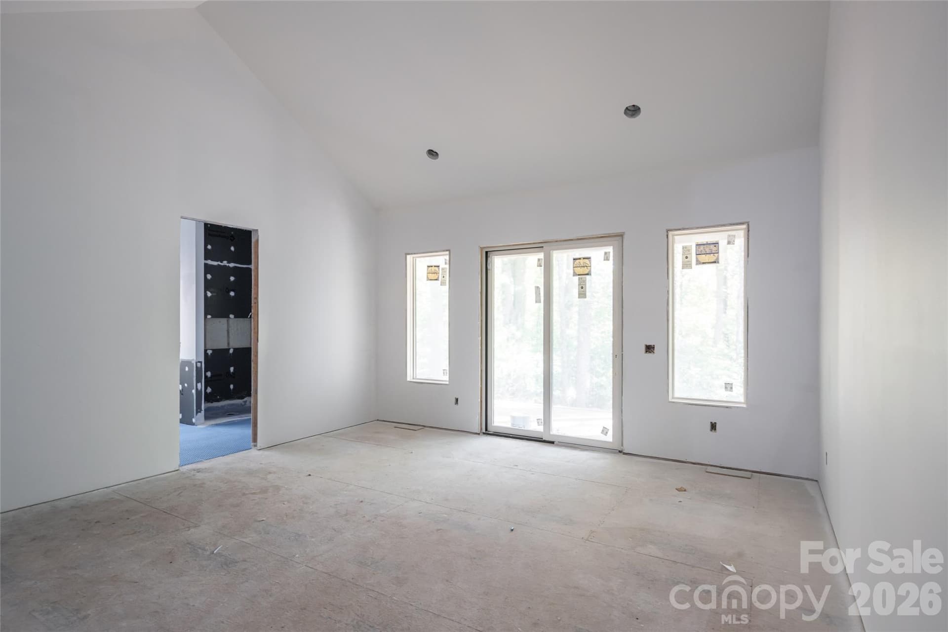 Primary suite with vaulted ceiling and private covered deck - 200 Bent Pine Trace, Hendersonville