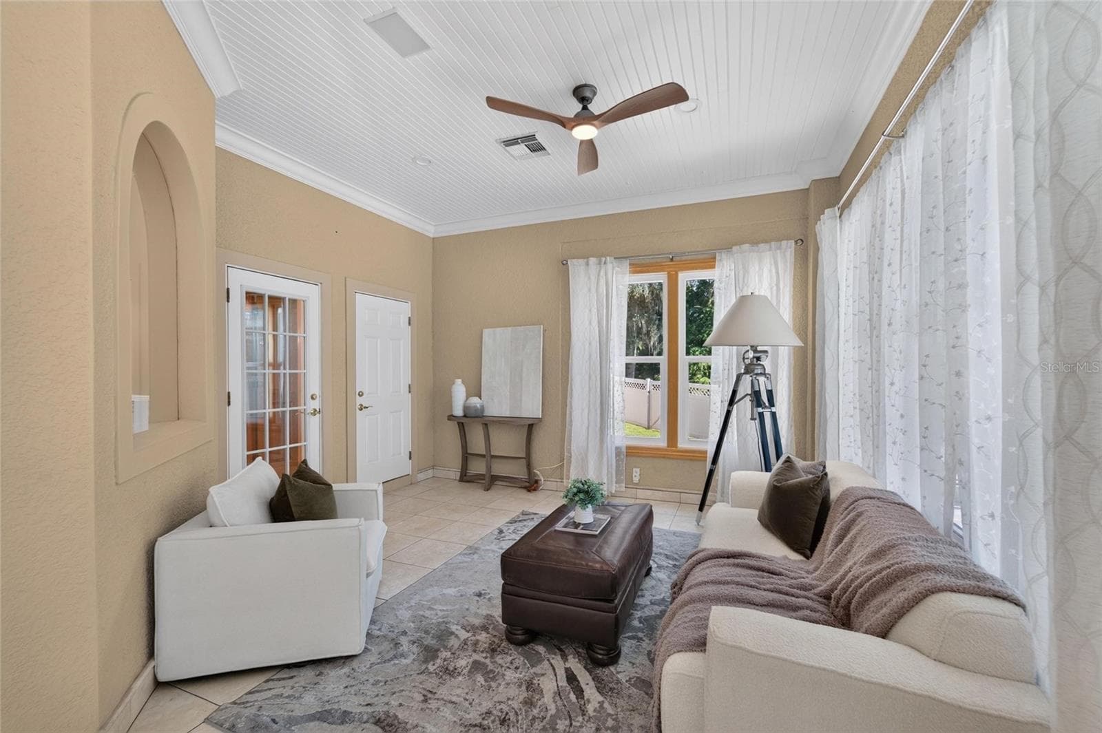 Lanai - 1009 EMERALD CREEK DR, VALRICO