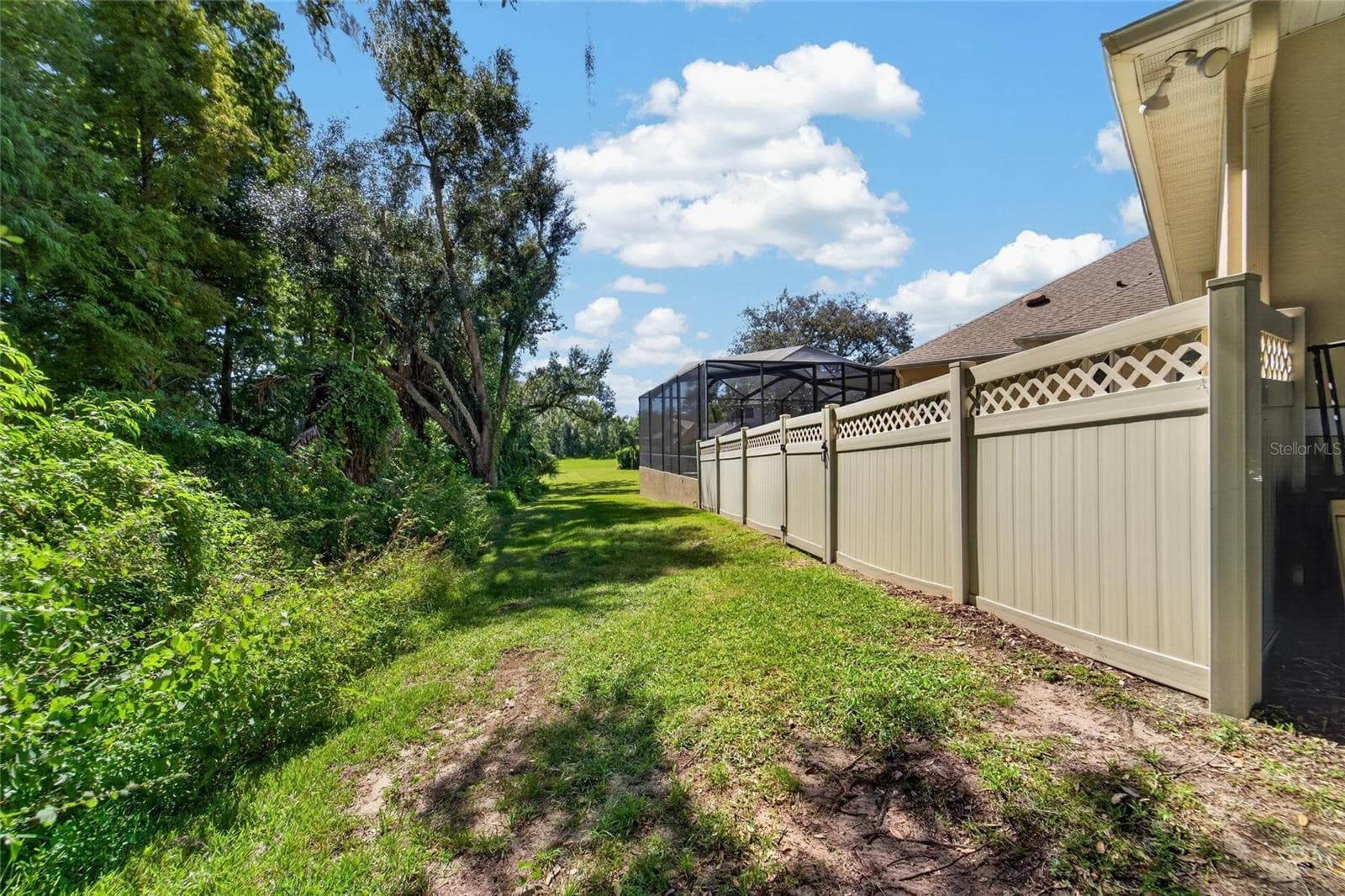 Single Family Residence at 1009 EMERALD CREEK DR, VALRICO, photo 61 of 87