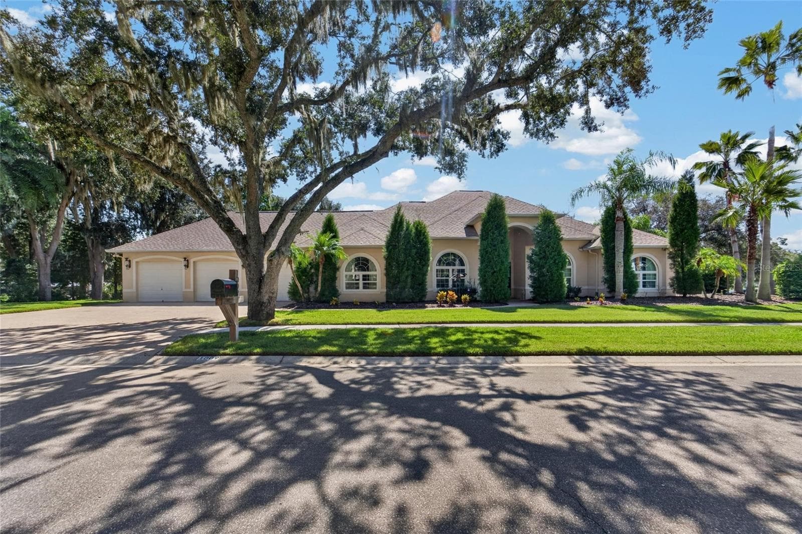 Single Family Residence at 1009 EMERALD CREEK DR, VALRICO, photo 71 of 87