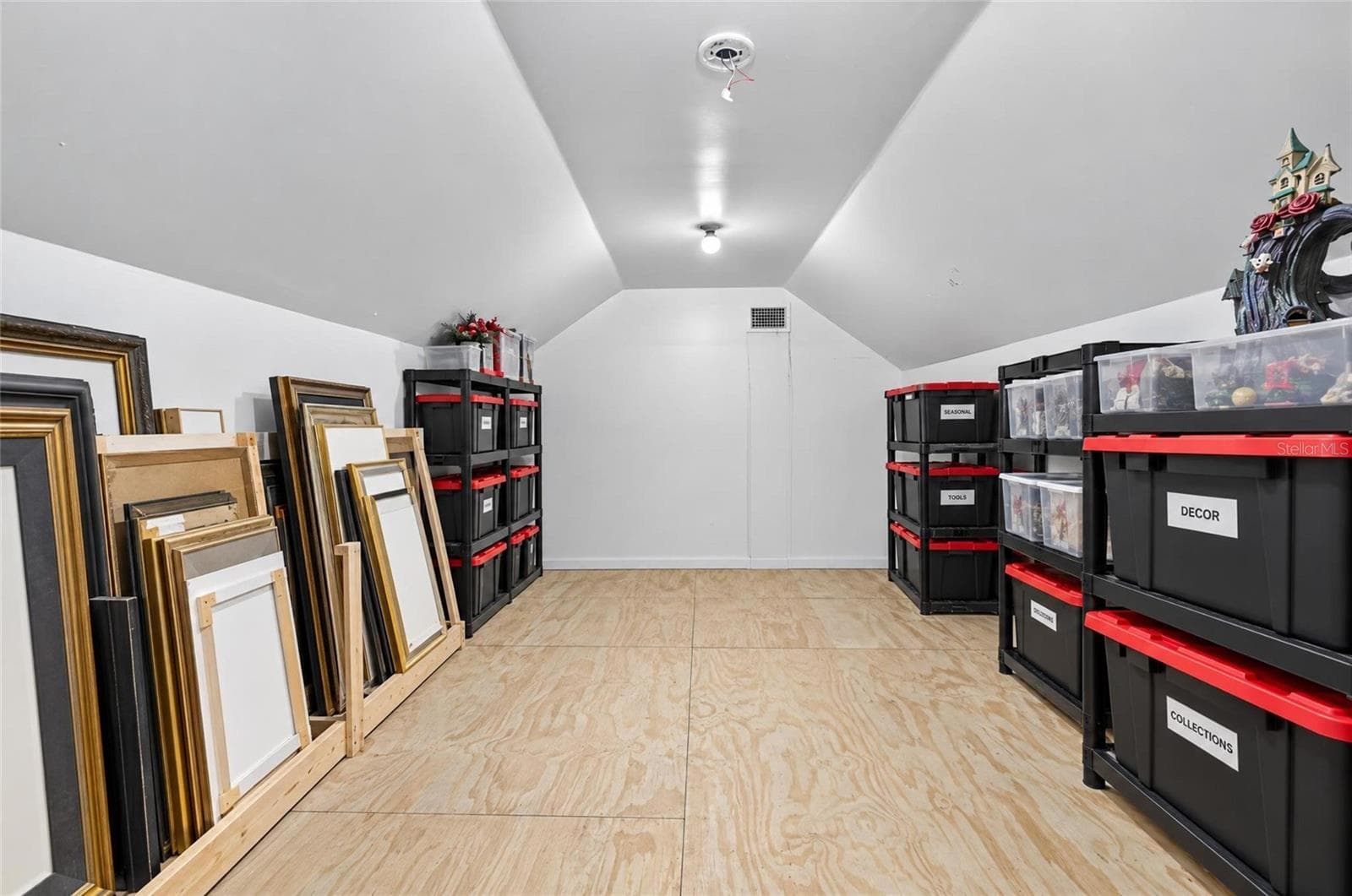 Loft/storage above garage - 1009 EMERALD CREEK DR, VALRICO