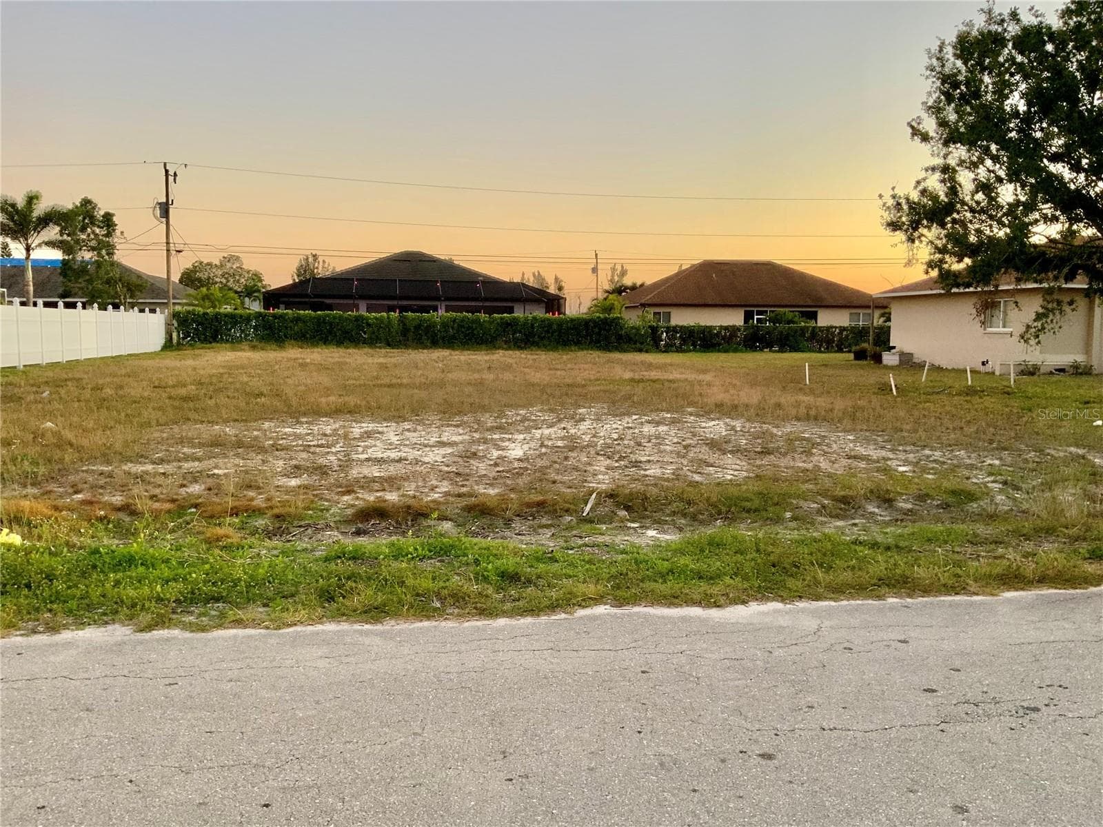 Established Neighborhood - Check with City re Protective Species - 312 SE 19TH LN, CAPE CORAL