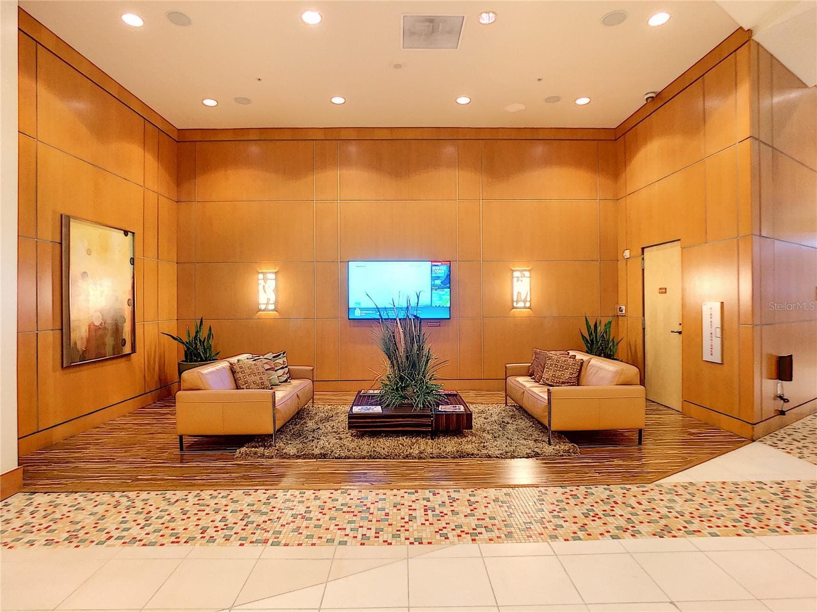 lounge in the lobby area - 155 S COURT AVE #2107, ORLANDO