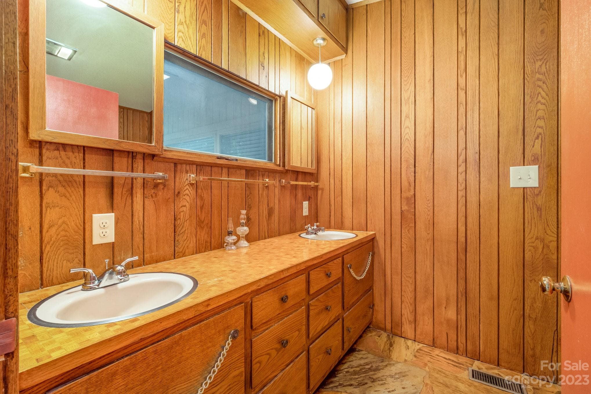 Primary bathroom - 2756 Peachtree Road, Statesville