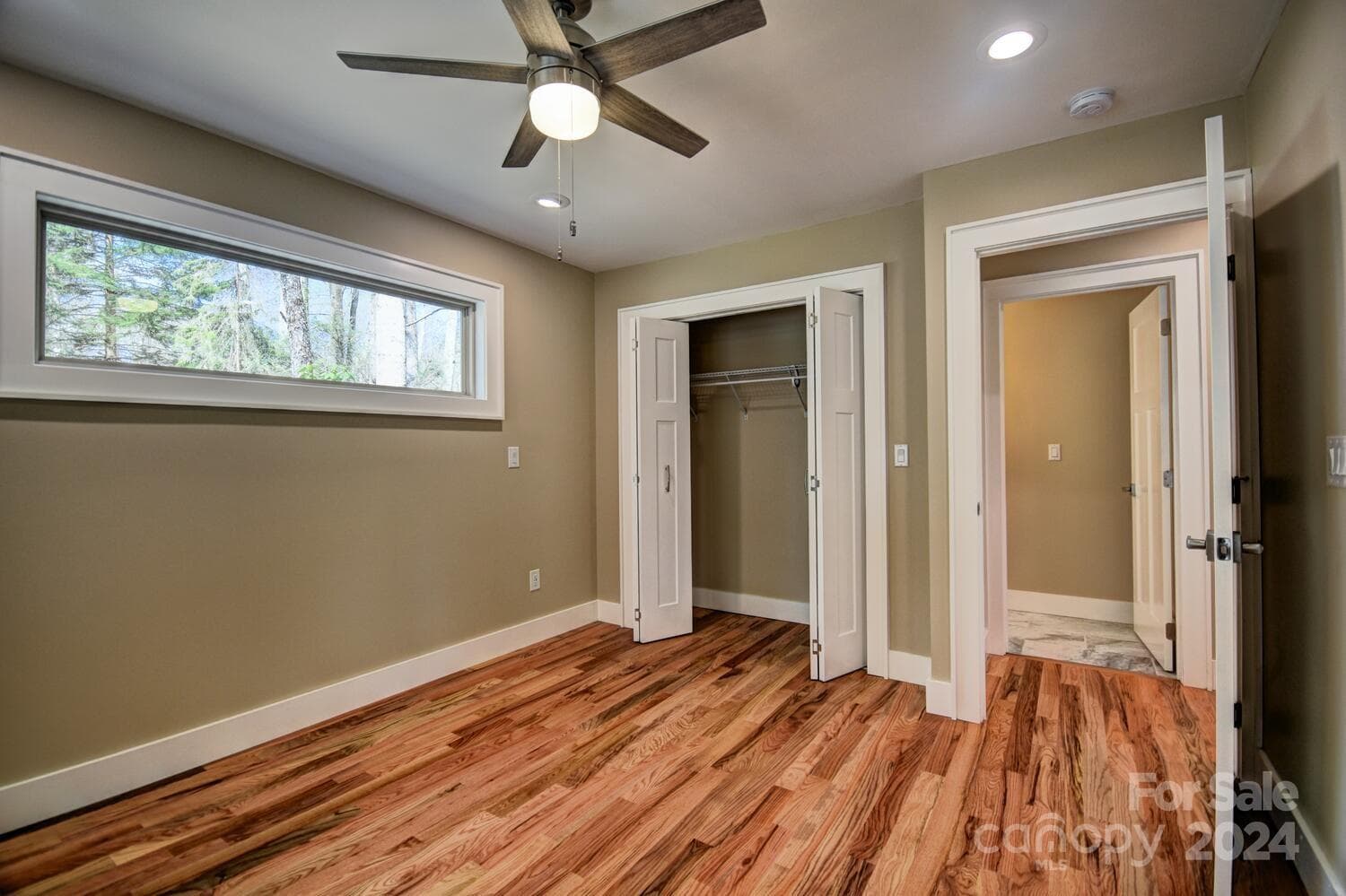 Master Bedroom - Beautiful Solid Oak Hardwood Floors - Woodlands Village, Maggie Valley