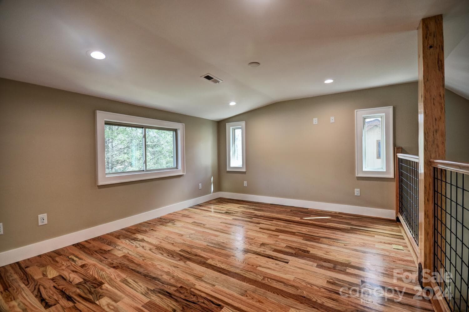 Loft/Office with beautiful Hardwood Oak Floors - Woodlands Village, Maggie Valley