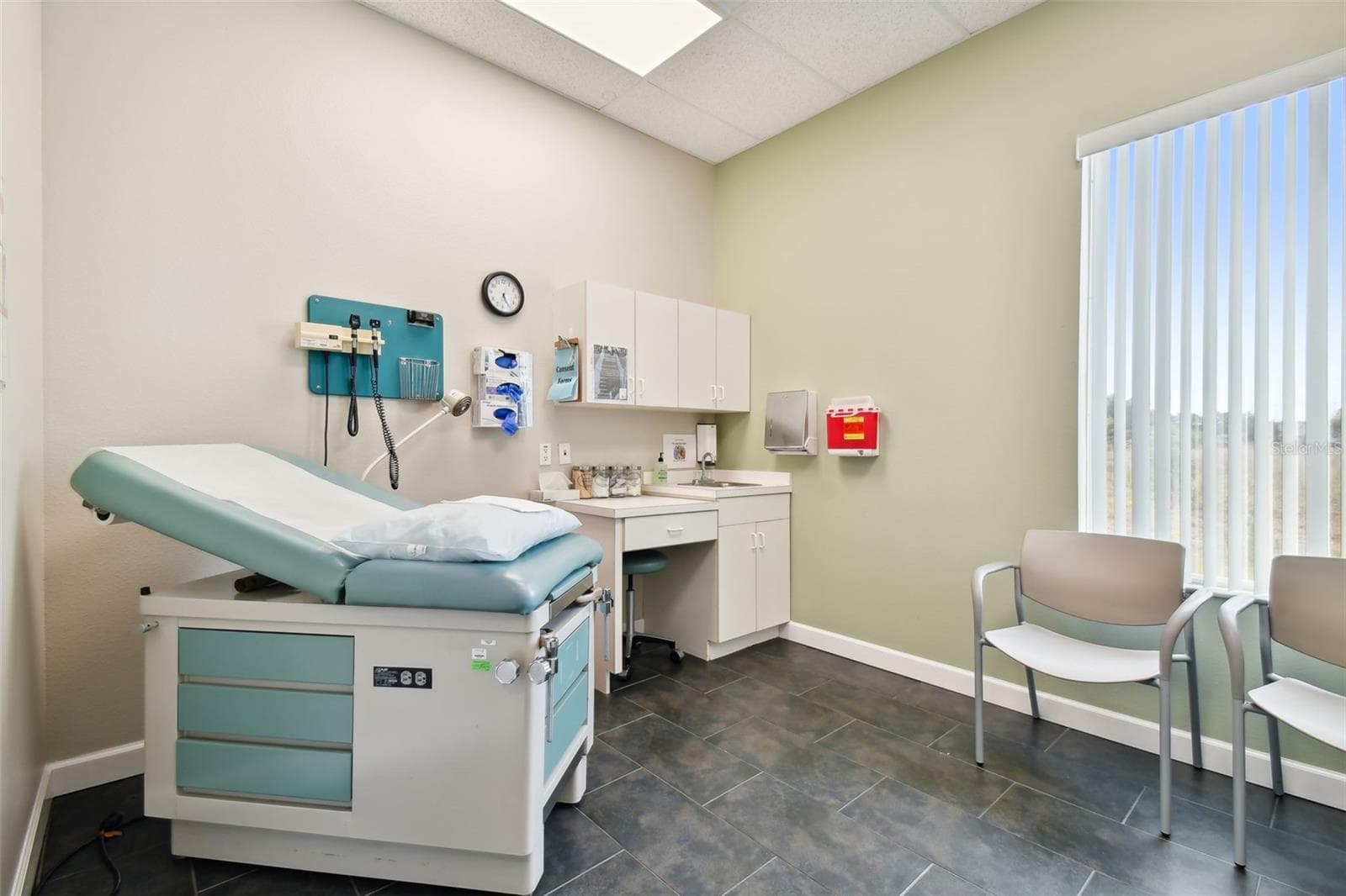 8 Exam rooms - 772 CORTARO DR, SUN CITY CENTER