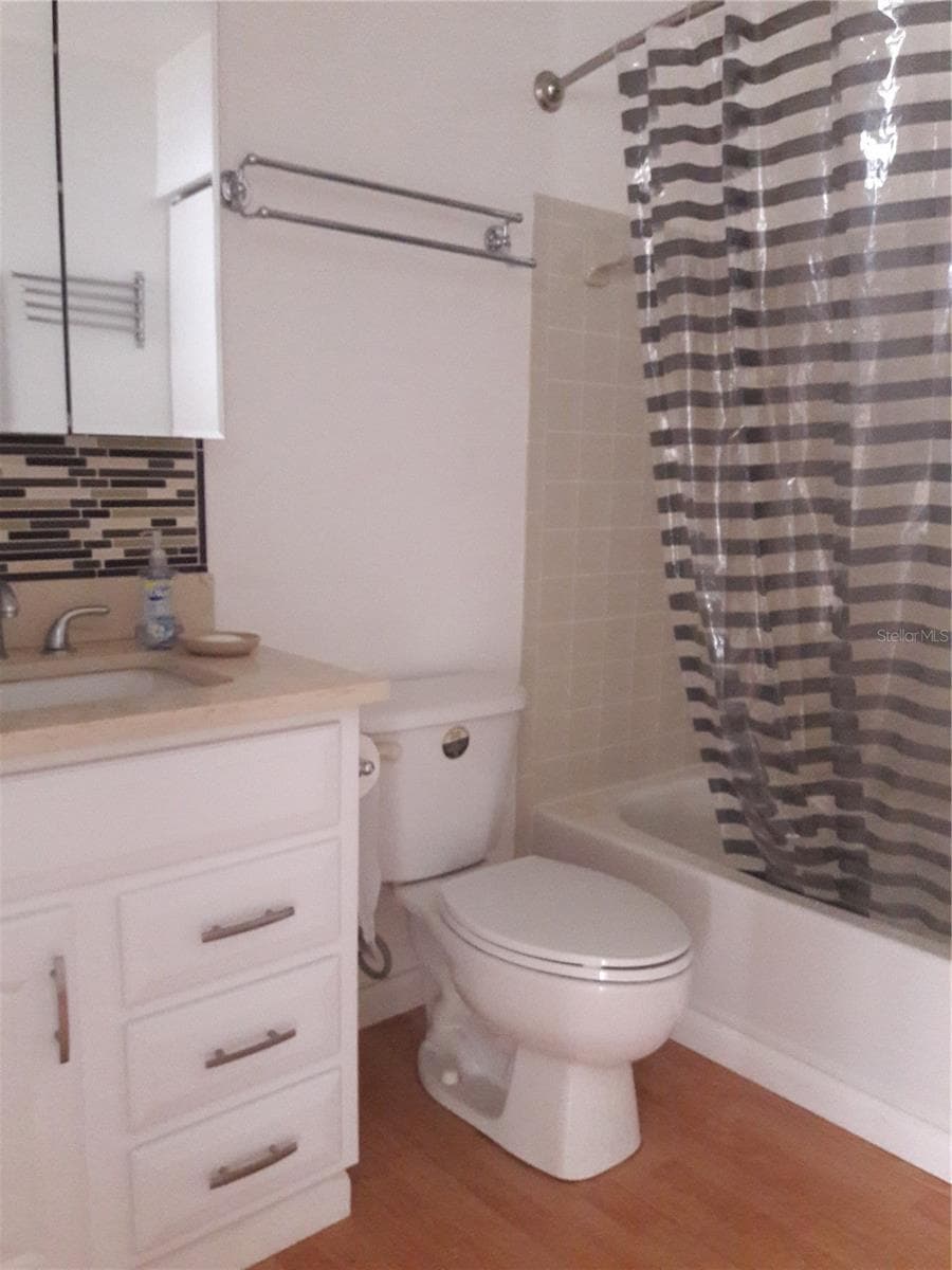 ensuite full bath - 101 LAKE AVE NE #222, LARGO
