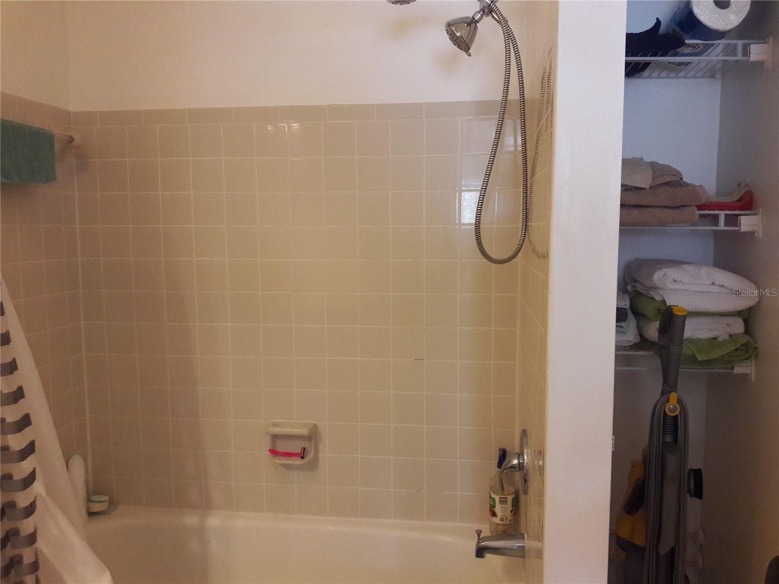 Tub/Shower, Linen Closet - 101 LAKE AVE NE #222, LARGO