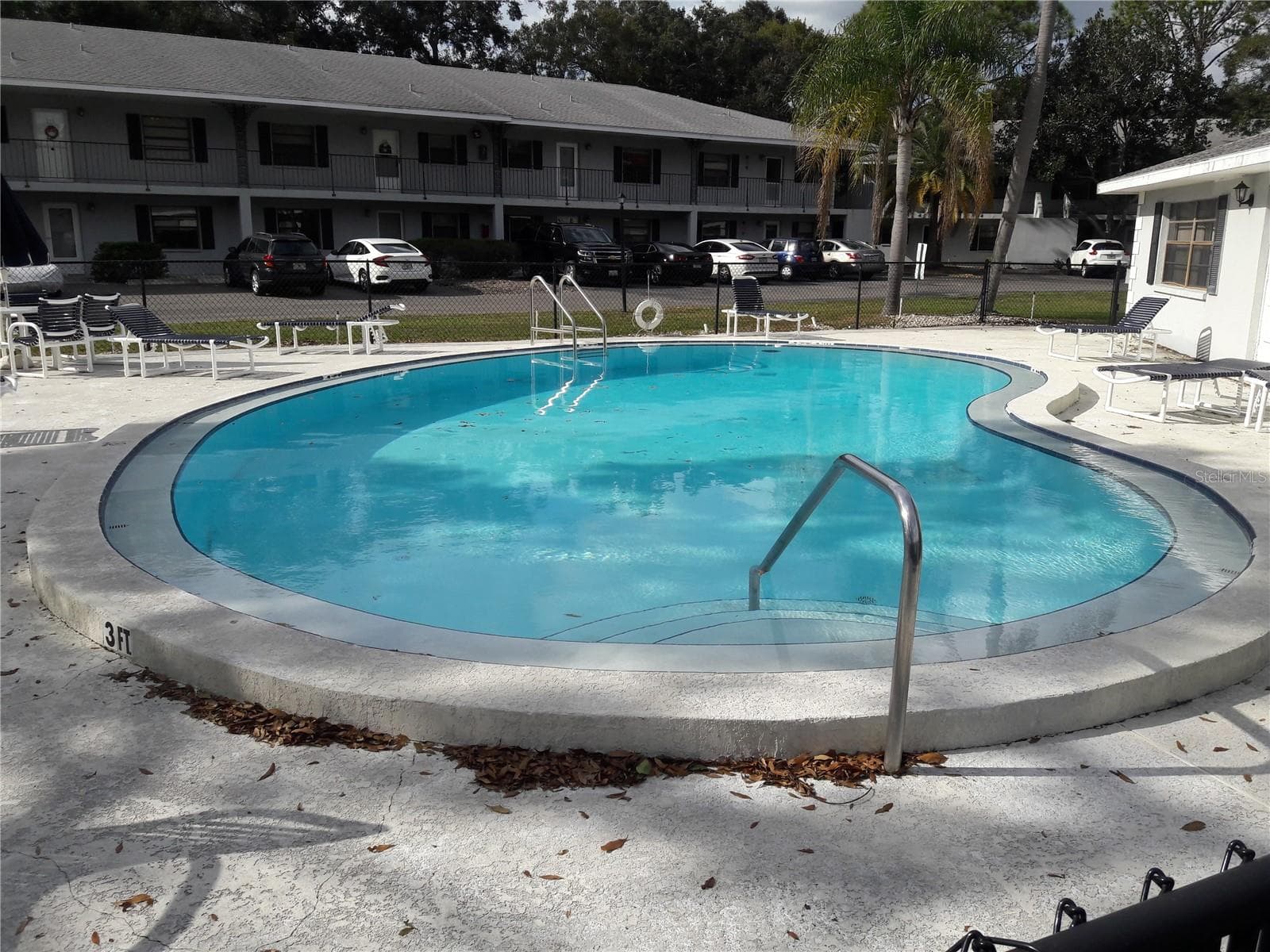 Pool w/nu pavers - 101 LAKE AVE NE #222, LARGO