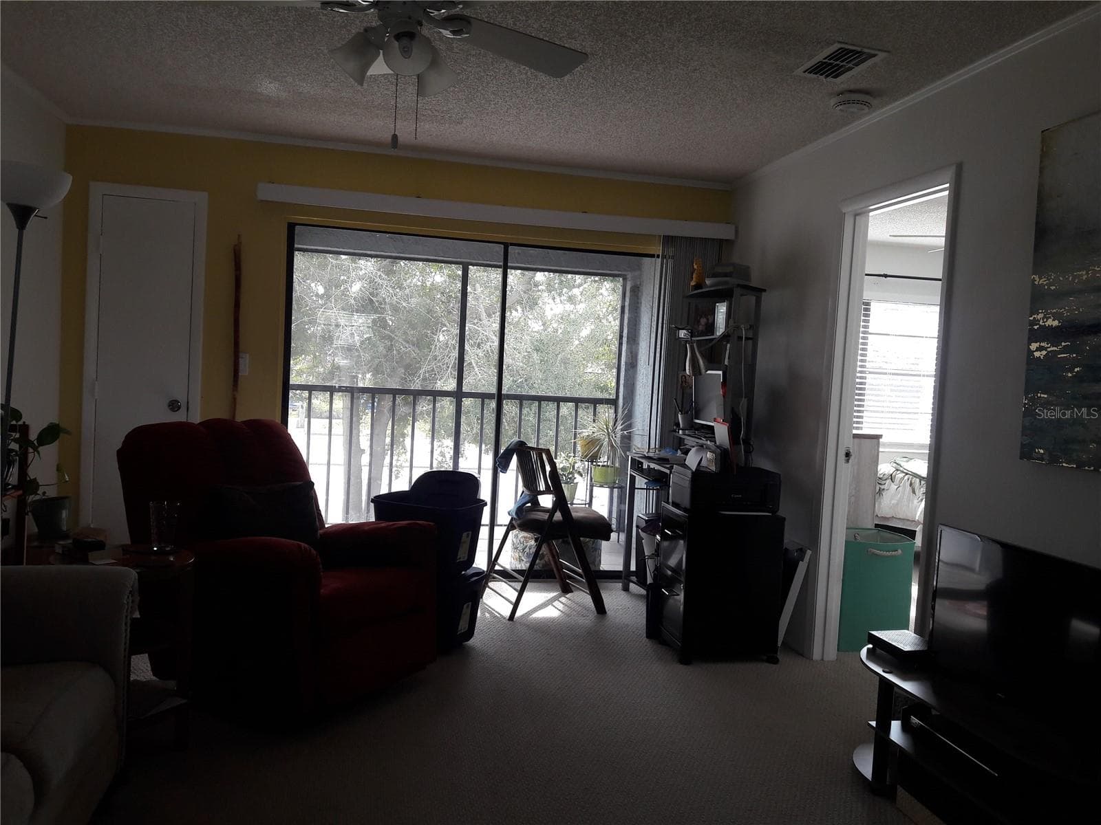 Large LR w/hi-end floors - 101 LAKE AVE NE #222, LARGO