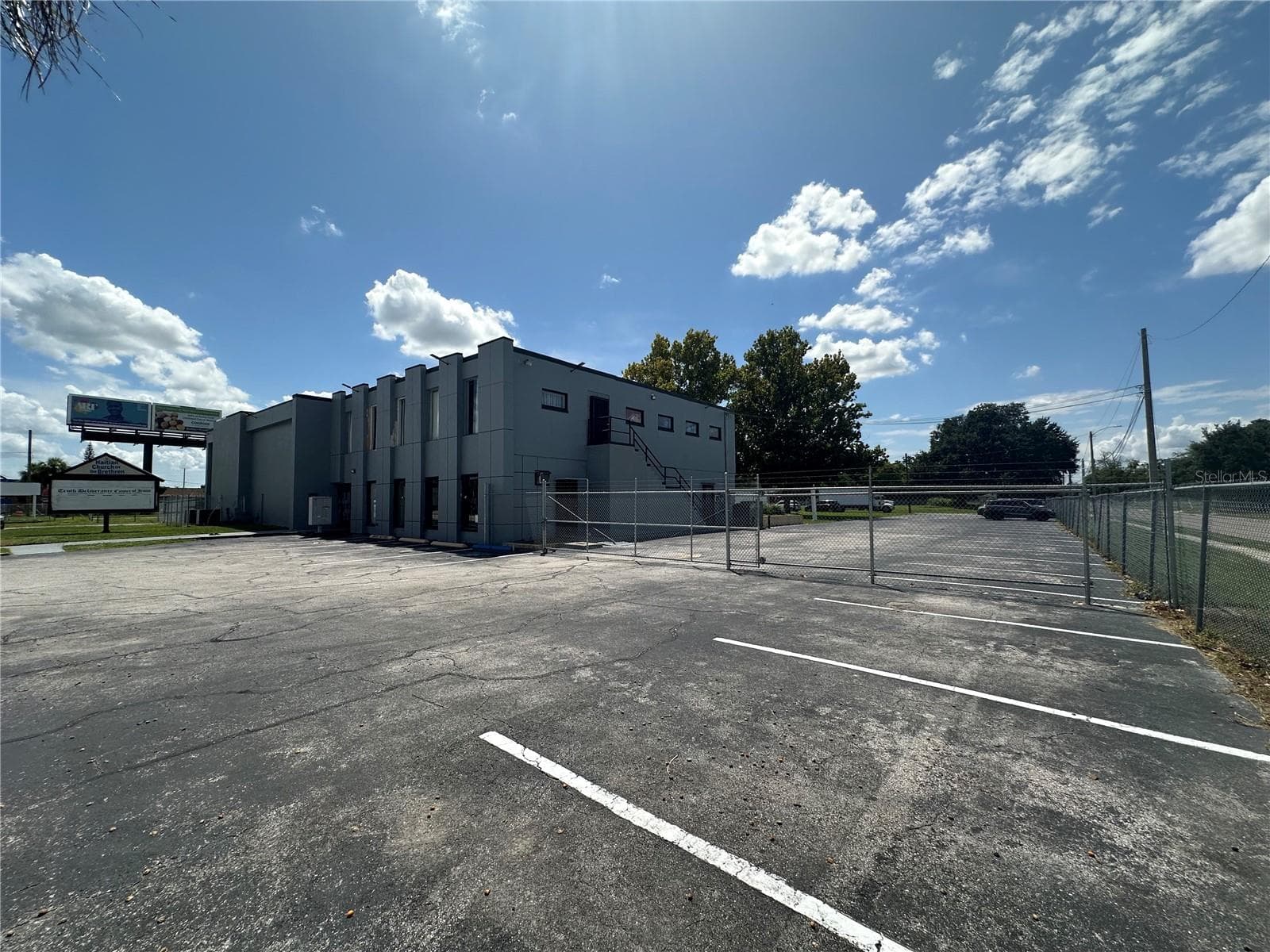 2300 S ORANGE BLOSSOM TRL
