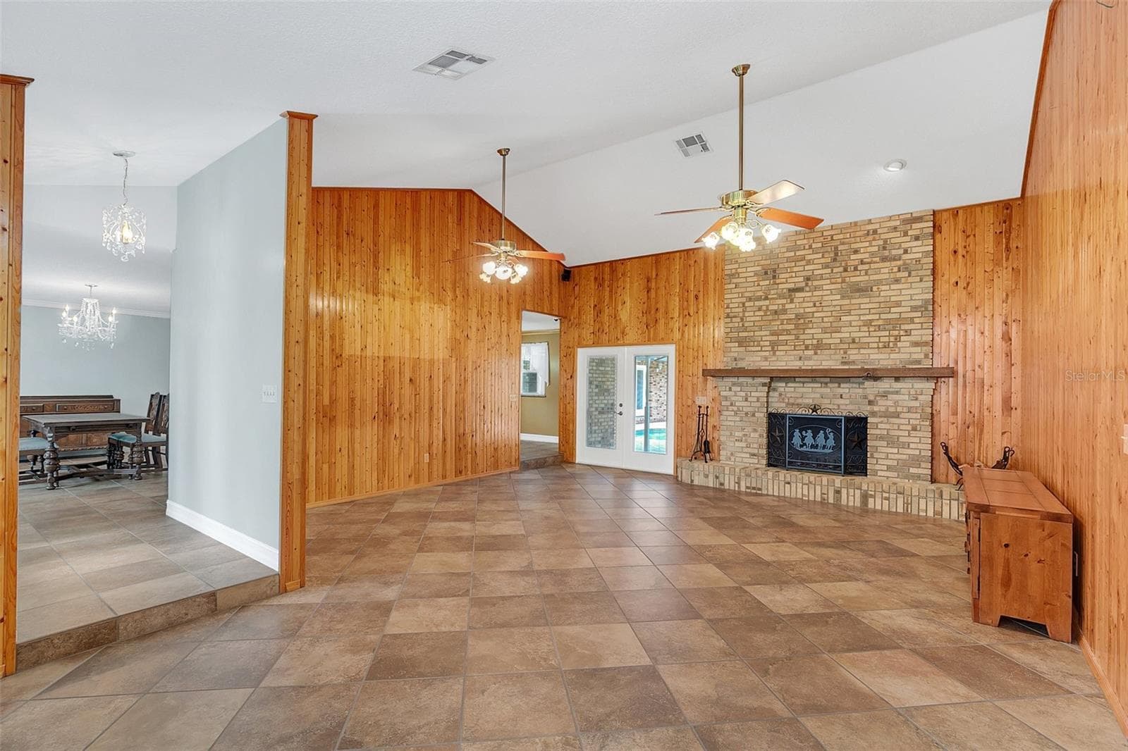 Living Room with a fireplace - 4147 BOGGY CREEK RD, KISSIMMEE