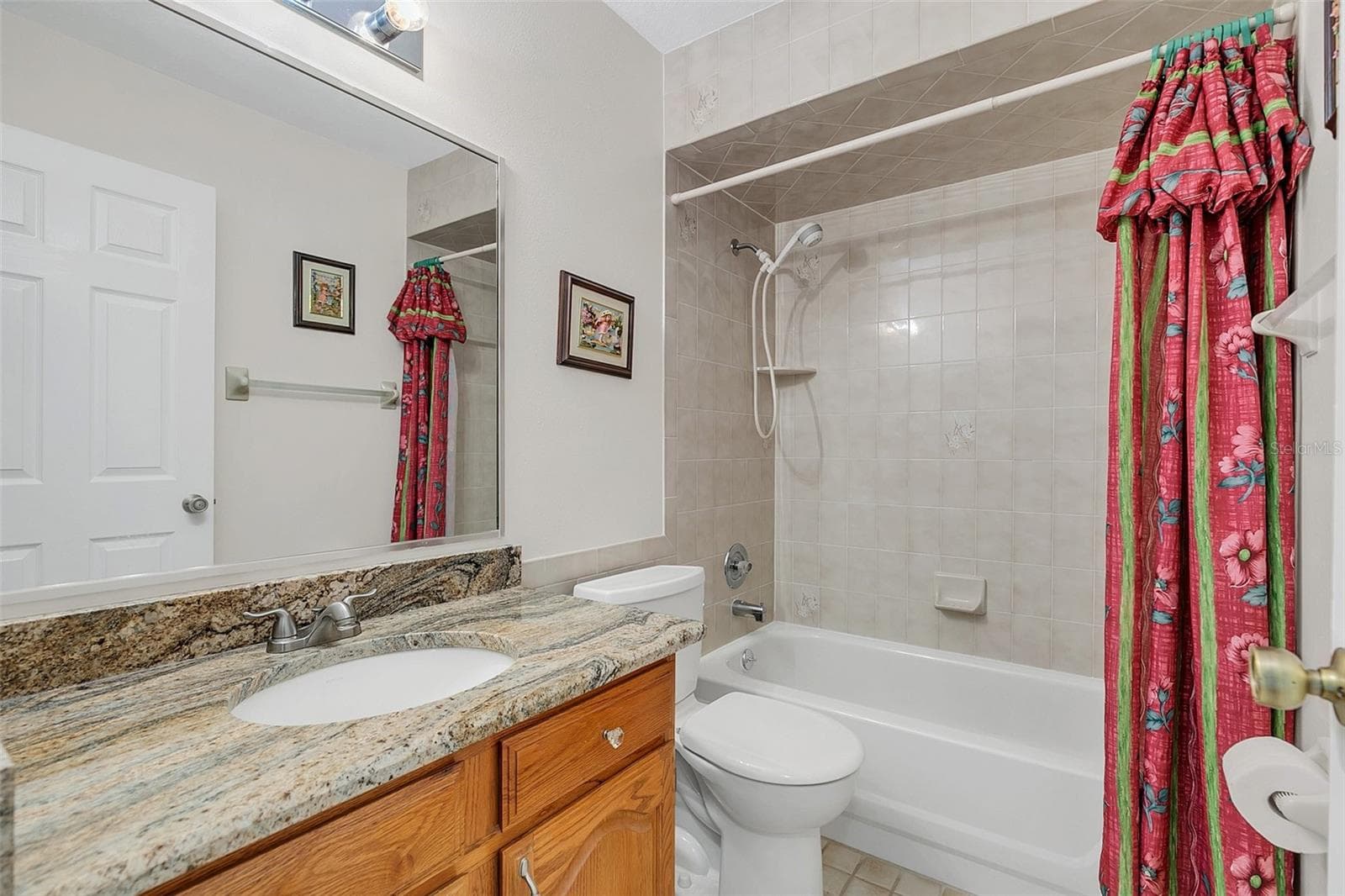 Main House Guest Bath - 4147 BOGGY CREEK RD, KISSIMMEE