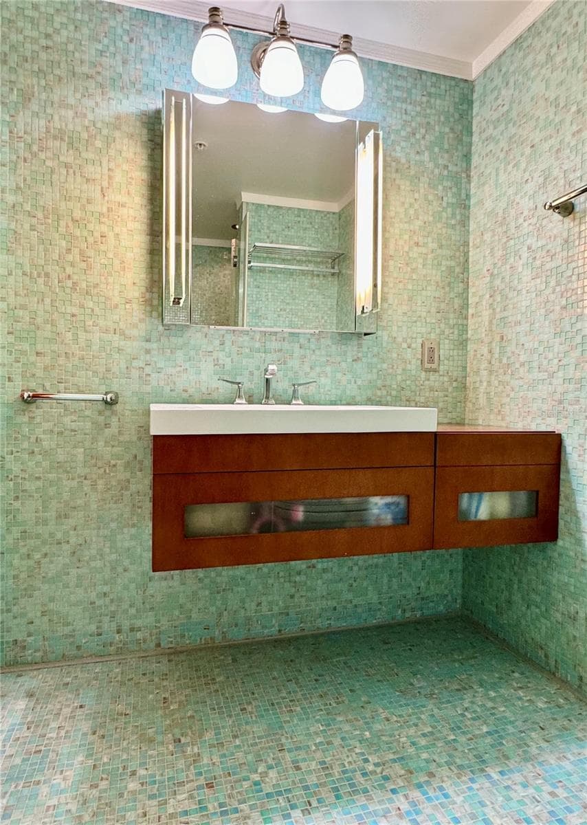 2nd bathroom - 1500 OCEAN DR #905, MIAMI BEACH