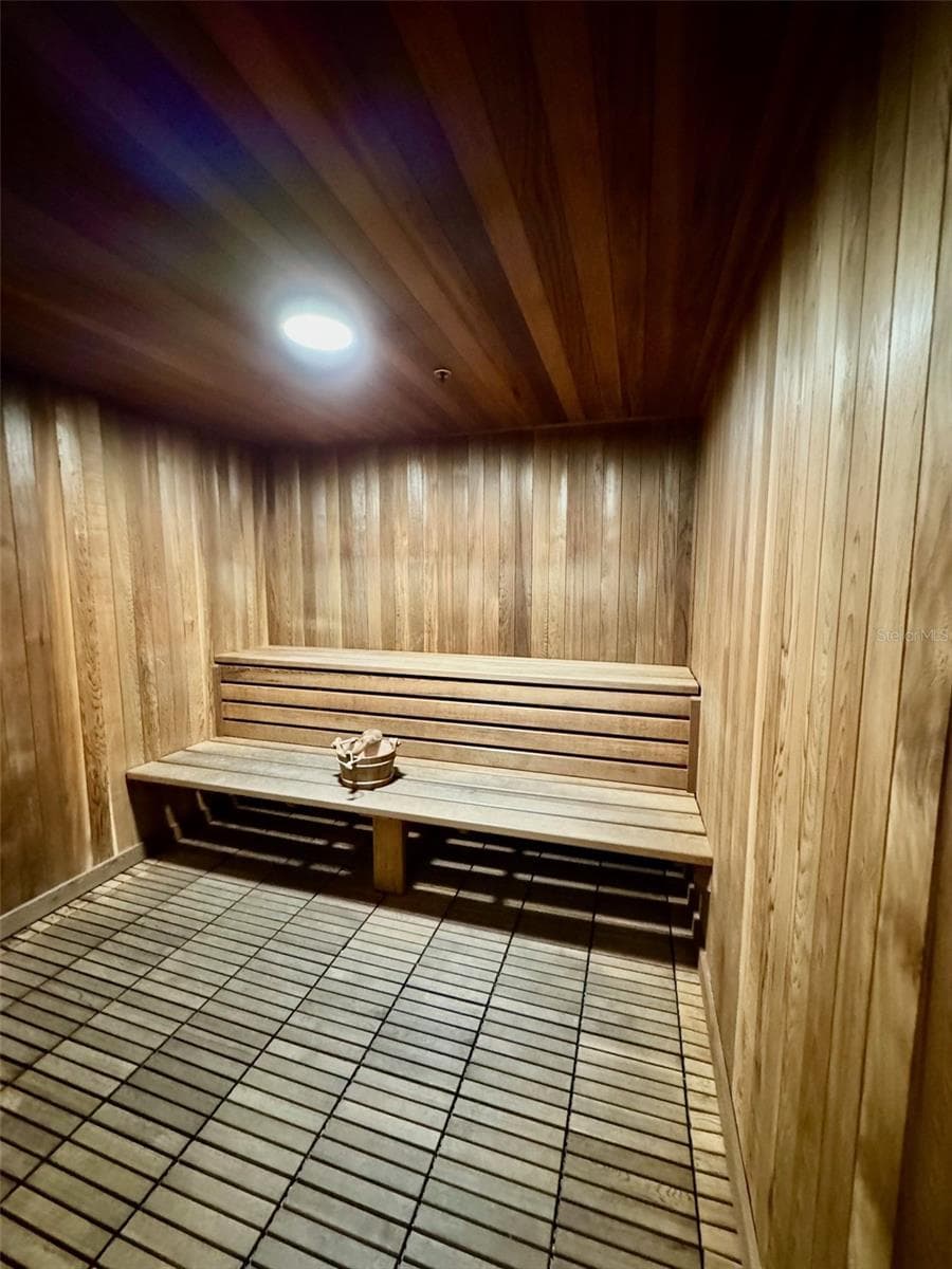 sauna - 1500 OCEAN DR #905, MIAMI BEACH