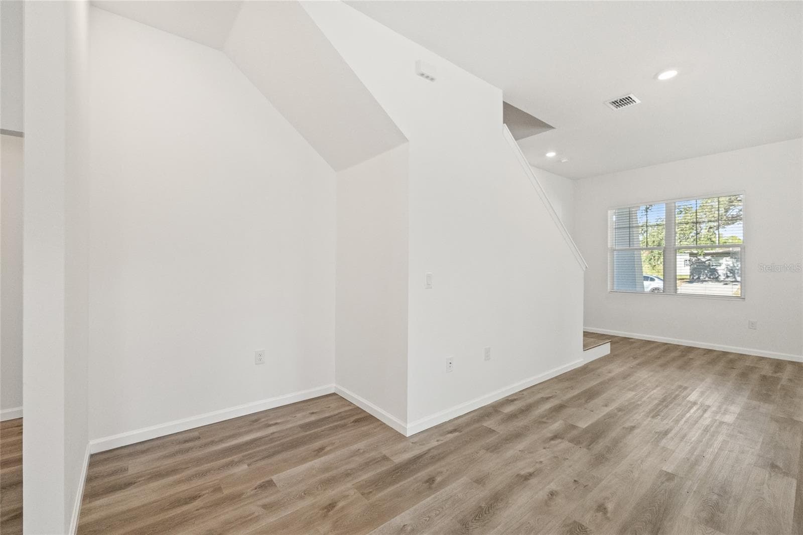 Single Family Residence at 3005 E 17TH AVE, TAMPA, photo 11 of 54