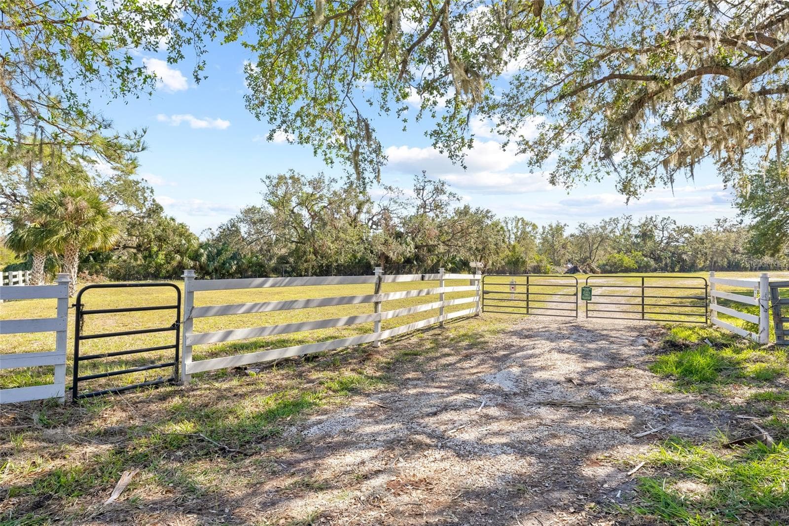 Front Gate - 2312 W SHELL POINT RD, RUSKIN