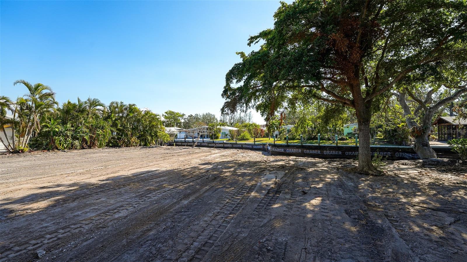 ESTATE SIZE BUILDABLE LOT - 660 LONGVIEW DR, LONGBOAT KEY