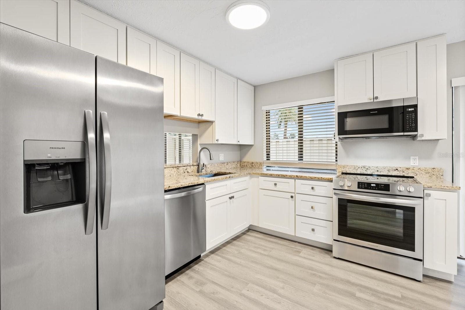 KITCHEN - 6401 PELICAN DR #80A, BRADENTON
