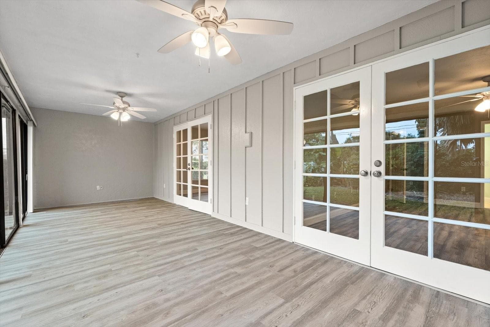 BEAUTIFUL FLORIDA ROOM - 6401 PELICAN DR #80A, BRADENTON