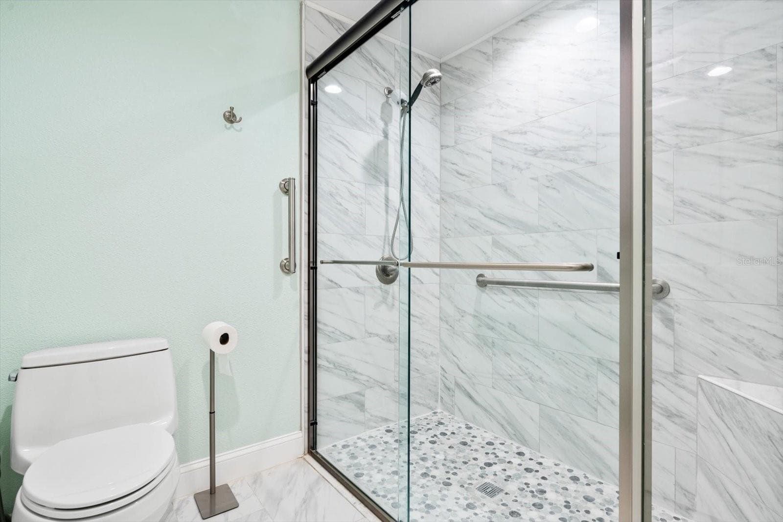 MASTER BATH - 6401 PELICAN DR #80A, BRADENTON