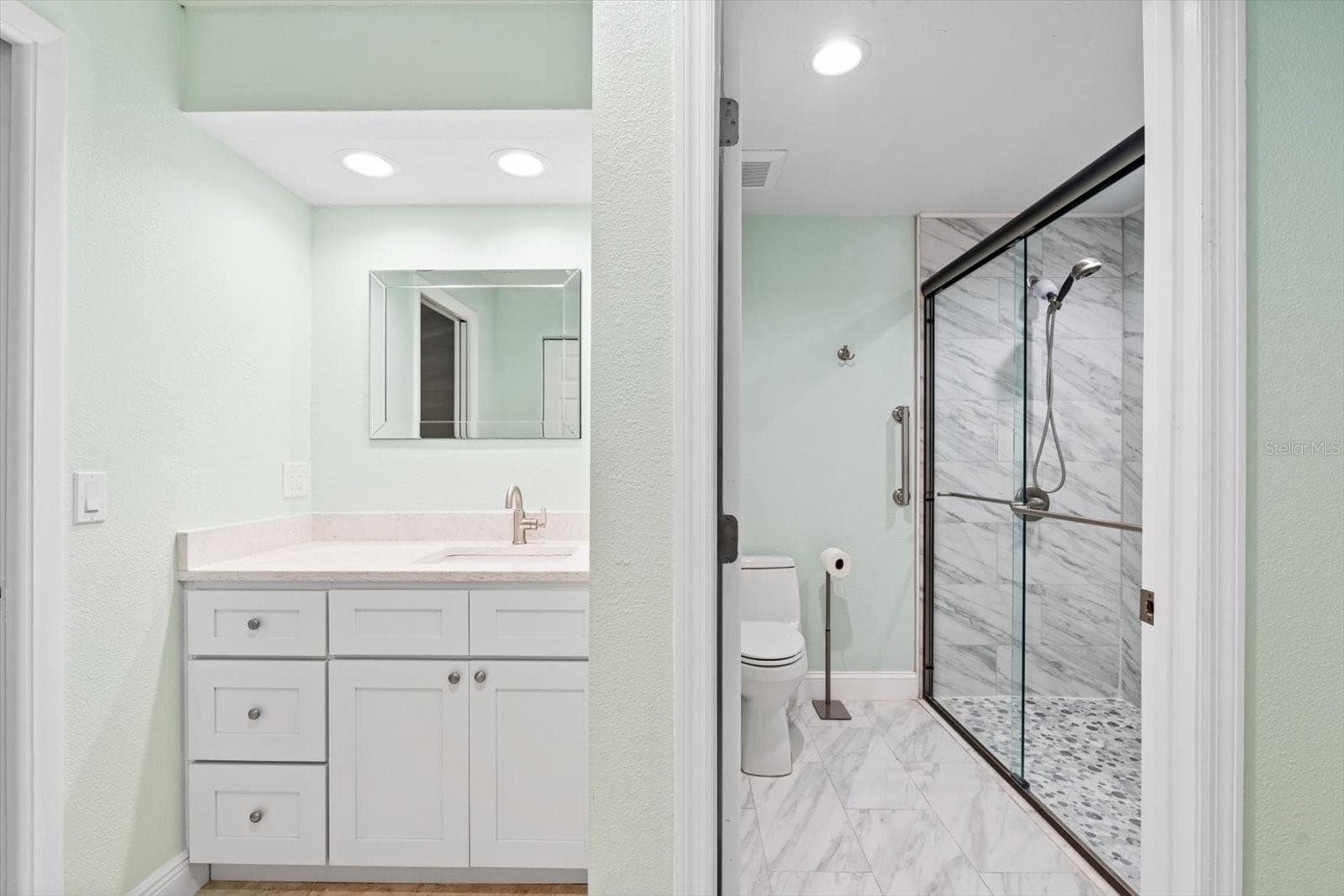 MASTER BATH - 6401 PELICAN DR #80A, BRADENTON