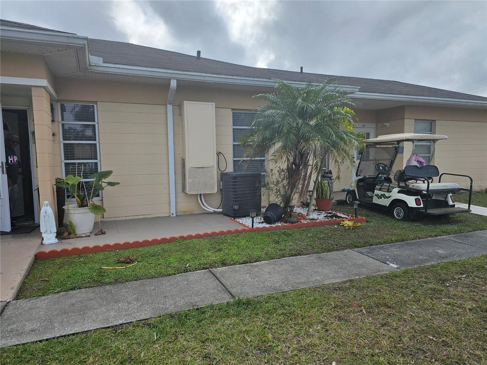 Villa at 915 CLUB CIR, LAKESHORE, photo 2 of 35