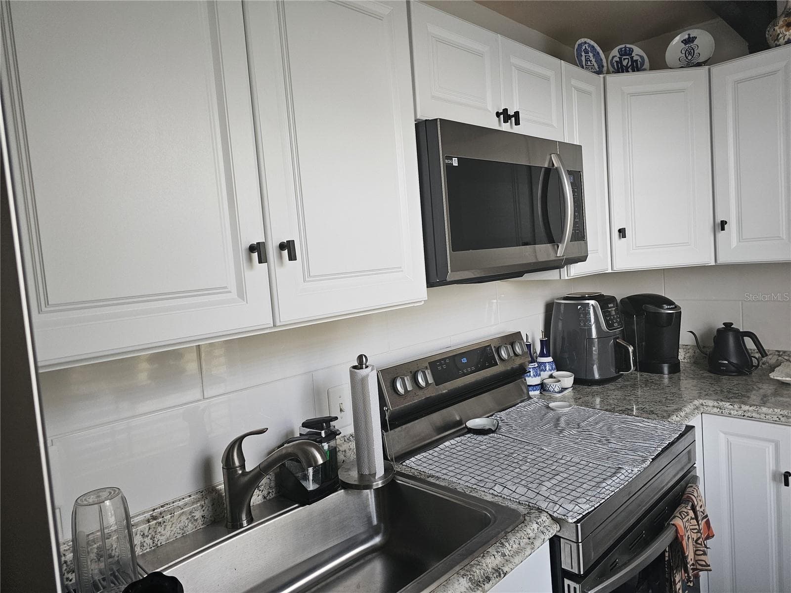 Villa at 915 CLUB CIR, LAKESHORE, photo 6 of 35