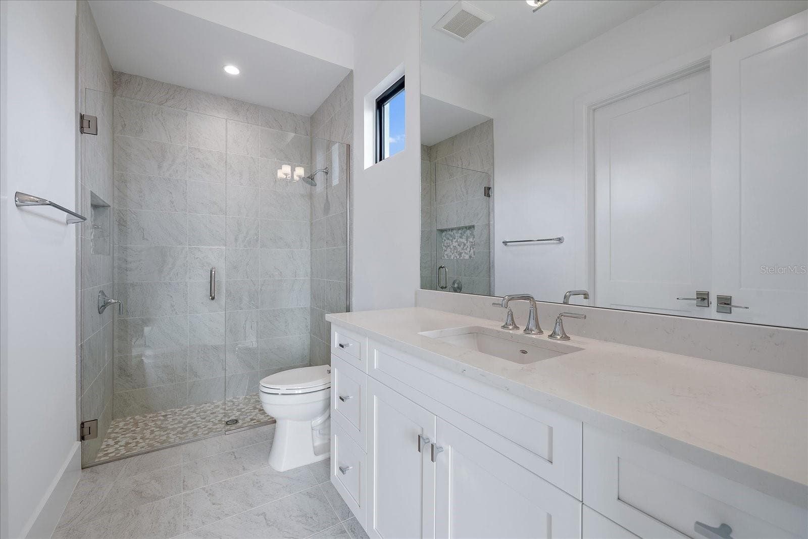 Single Family Residence at 3739 CALEDONIA LN, SARASOTA, photo 15 of 38