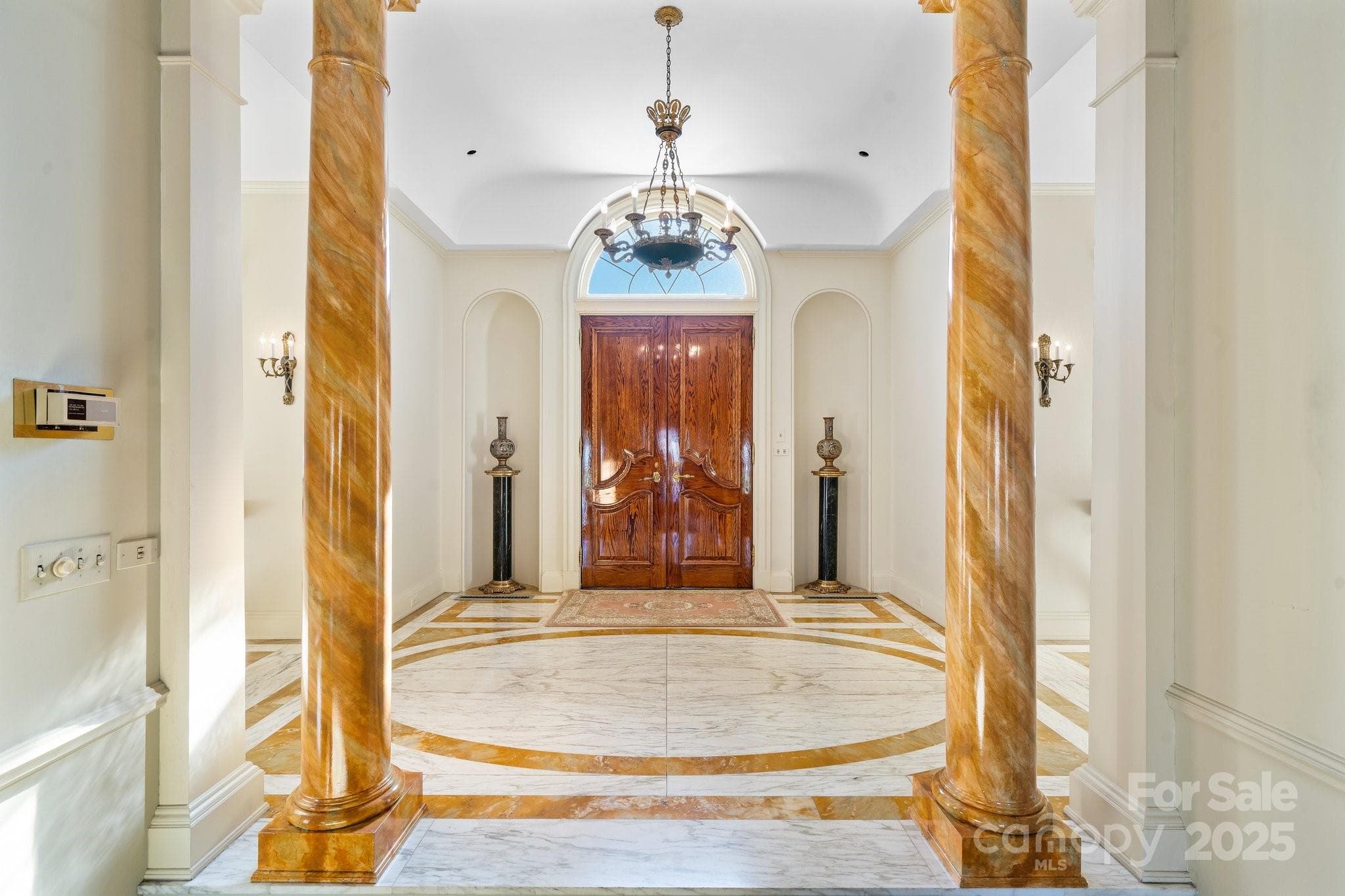 Entrance - Lenoir